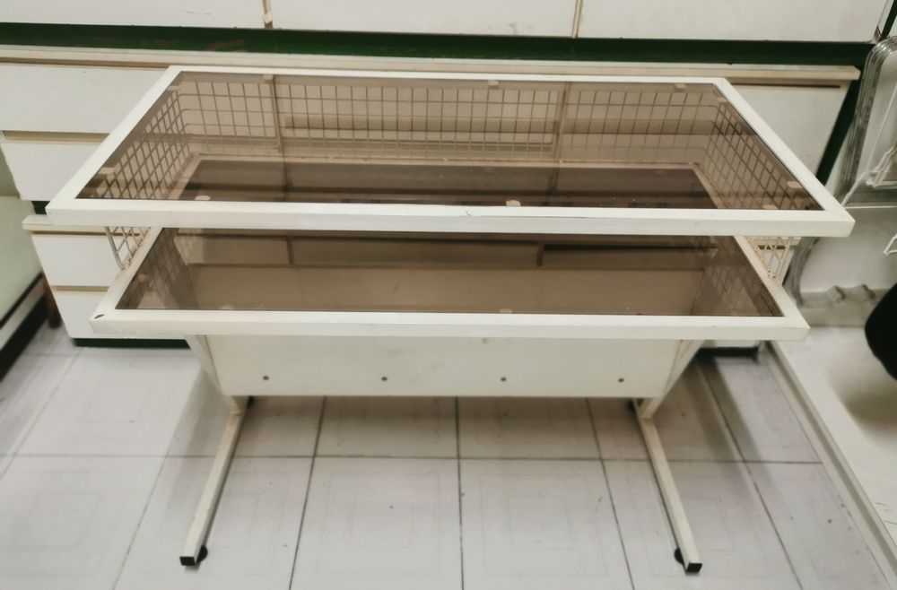 Mesa / secretária de metal e vidro
