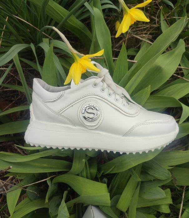 Нові кросівки повністю натуральна шкіра. Новые кроссовки,натуральная