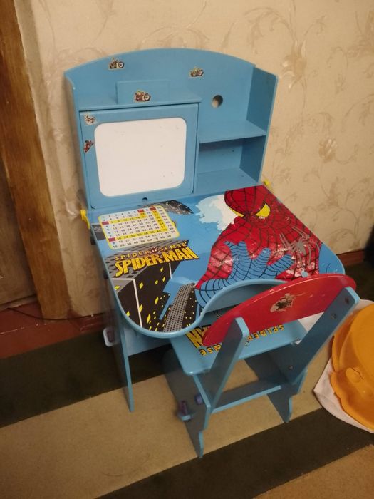 Стіл письмовий дитячий
