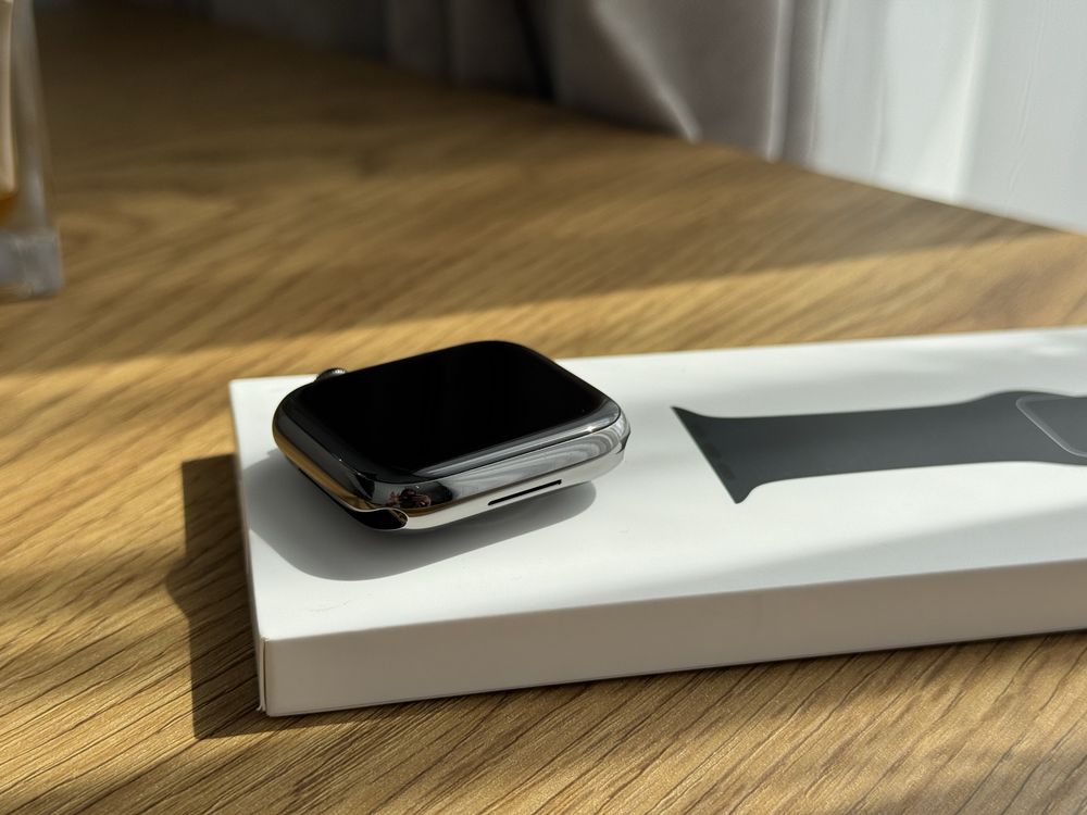 Apple Watch Series 9 45 mm LTE Stainlees Steel