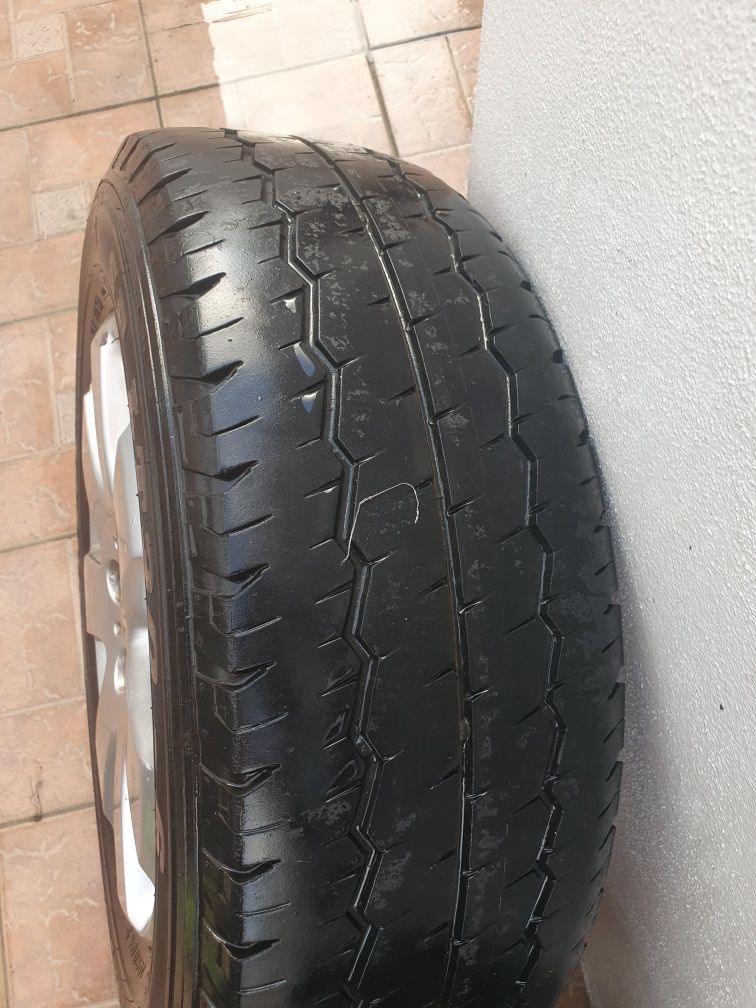 4 jantes vw caravelle T5 com pneus Dunlop 215/65 R16