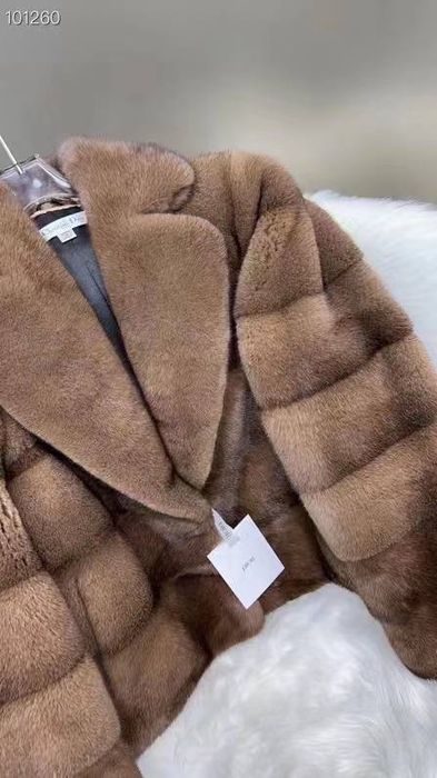 Шикарна норкова шубка в стилі diоr