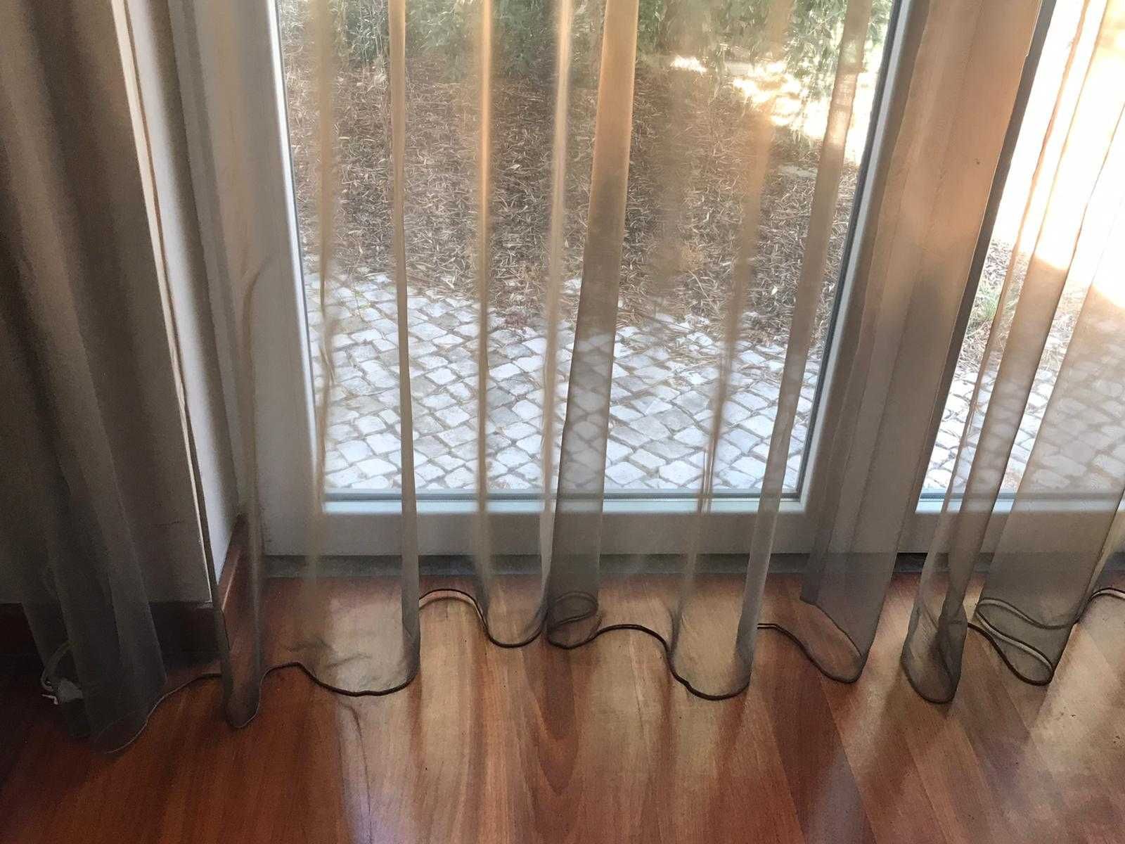 Cortina / Cortinado fino de luxo com varão (2,85m) incluído.
