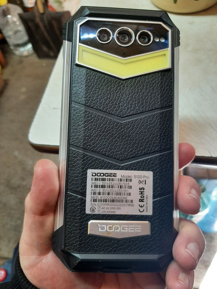 Продам новый смартфон DOOGEE S100