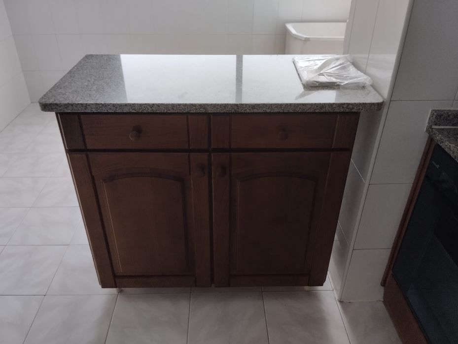 Vendo mobília de cozinha em madeira, preço 600€