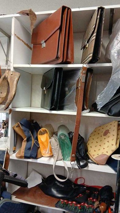 Vende-se malas em pele e sapatos novos
