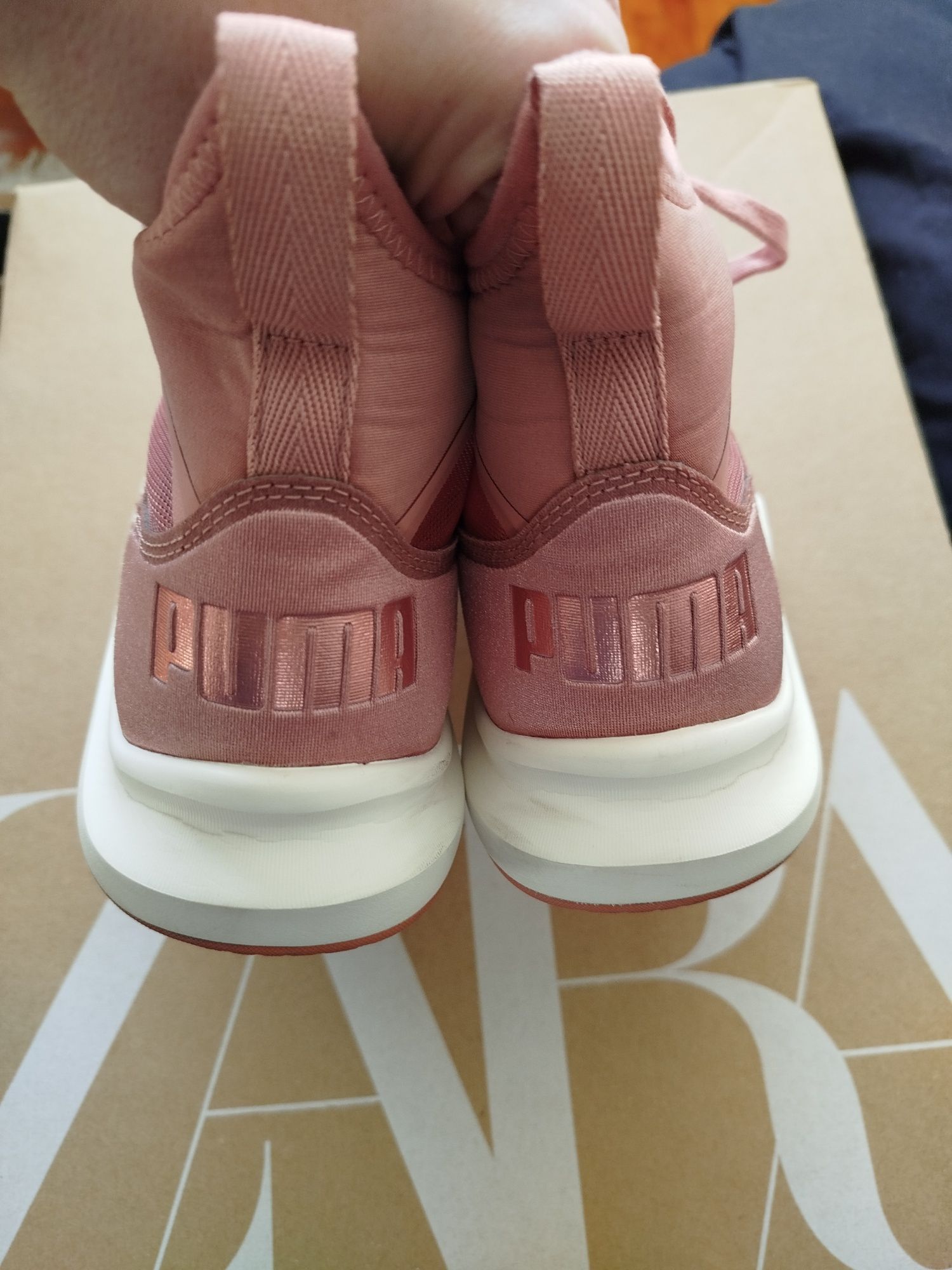 Puma Коричневі жіночі кросівки Phenom Cameo
