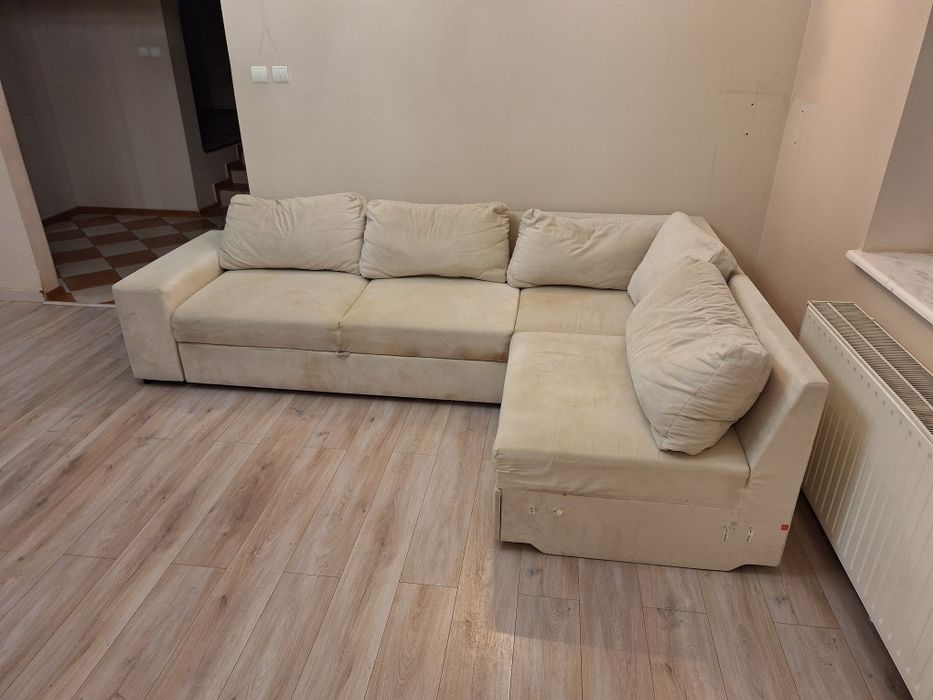 Narożnik ze schowkiem i funkcją spania