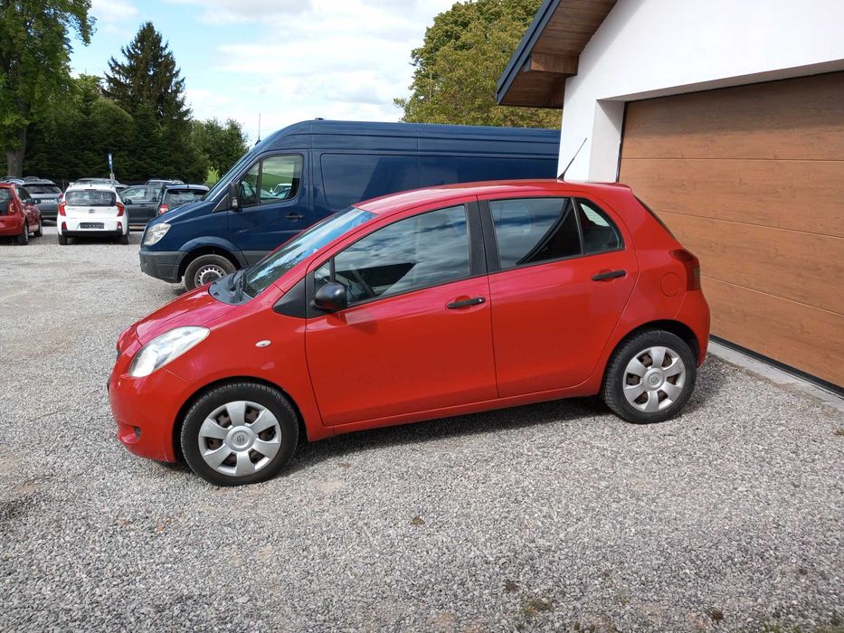 Toyota Yaris 1.3 Benzyna 97000 km przebiegu 2 x koła Kamera