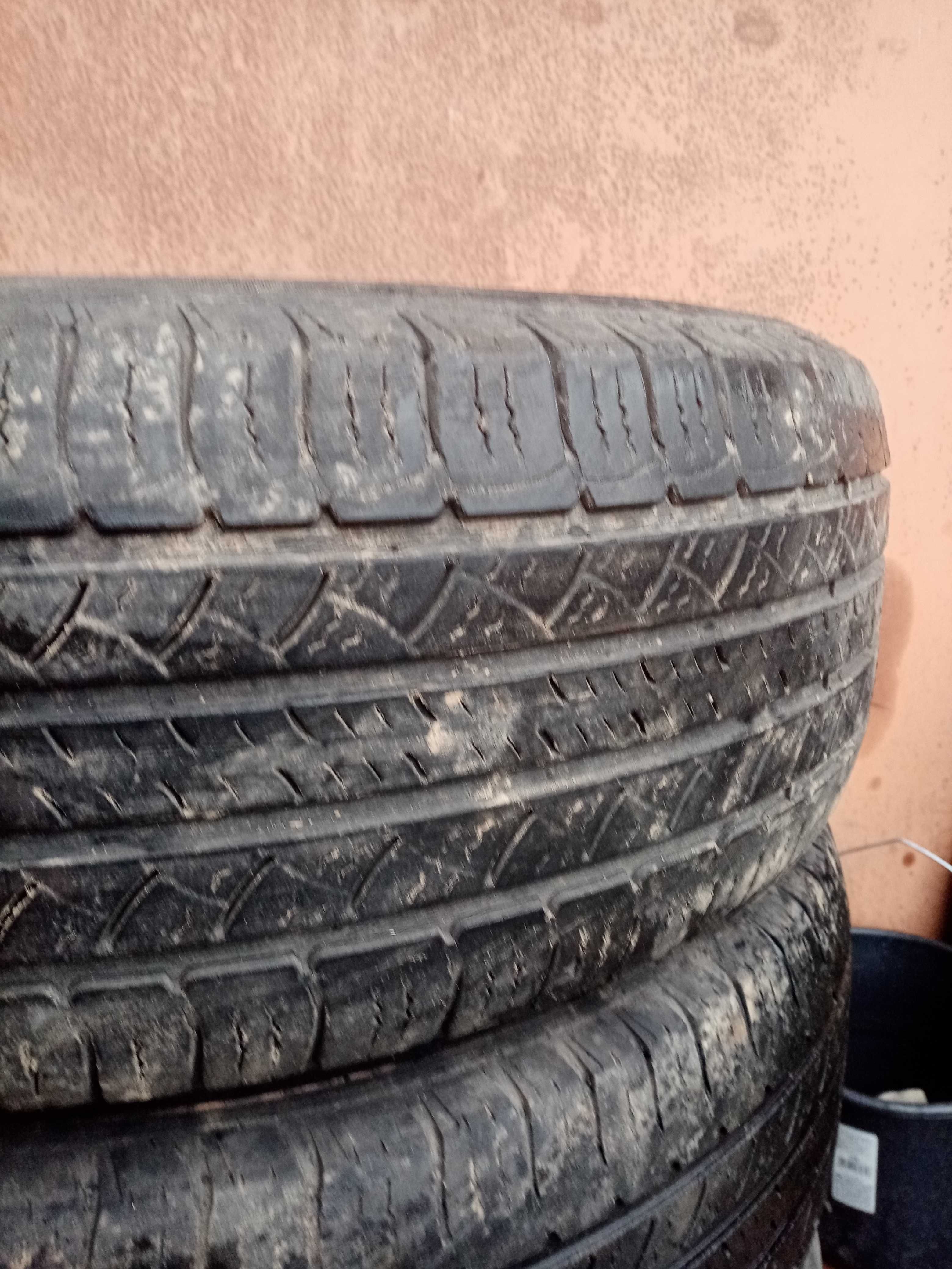 225/65 R17 Michelin