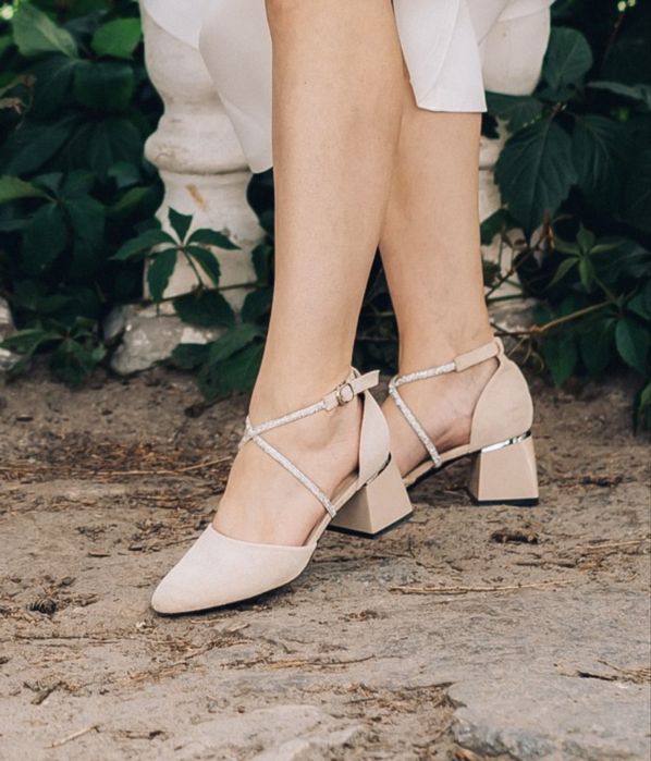 Весільні туфлі з камінчиками