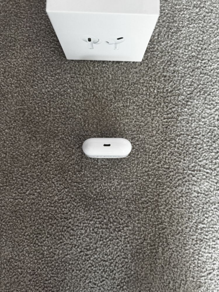 Airpods pro.