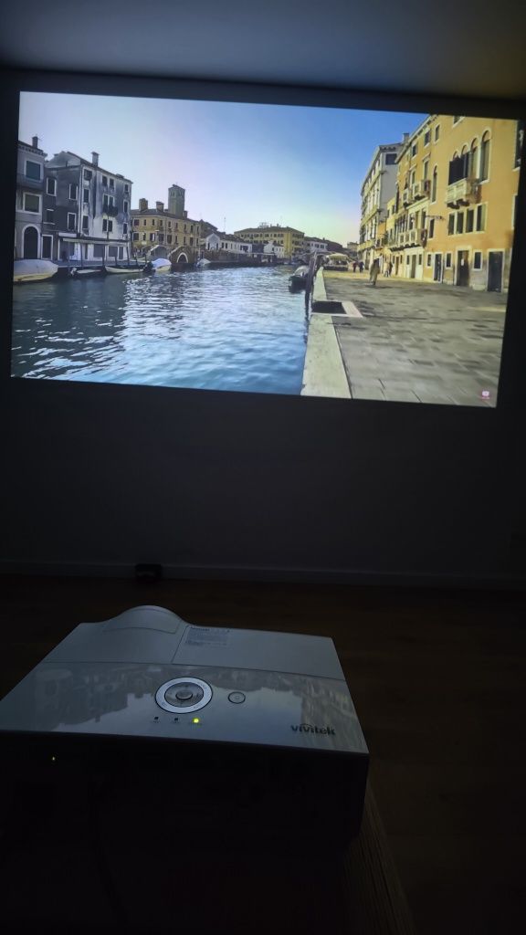 Vivitek 881st krótkoogniskowy DLP projektor rzutnik HD 3D HDMI jasny