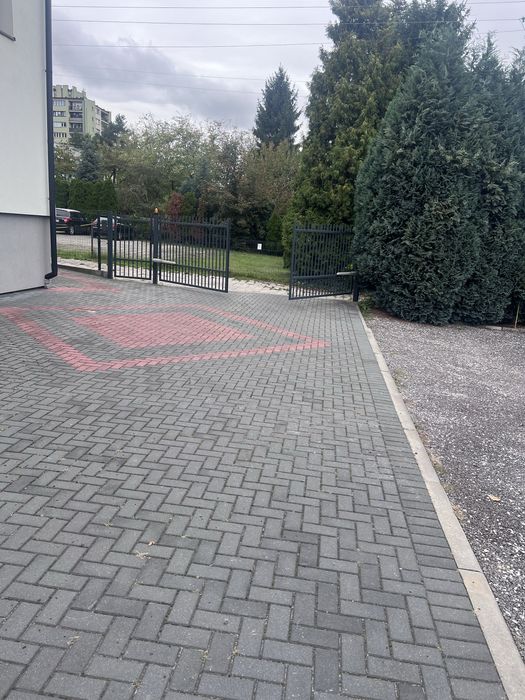 Miejsce parkingowe na prywatnej posesji