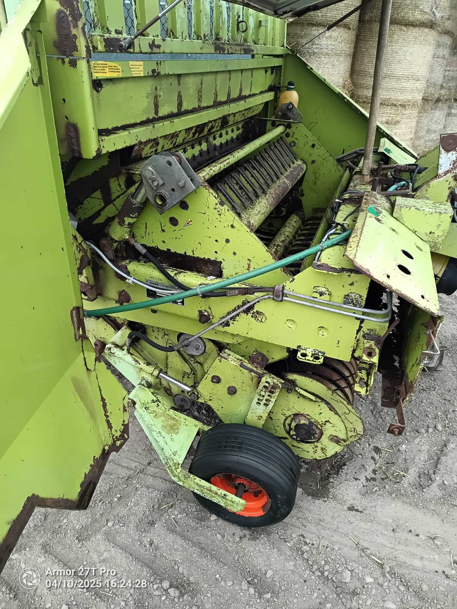 Przyczepa samozbierająca Claas Sprint 330