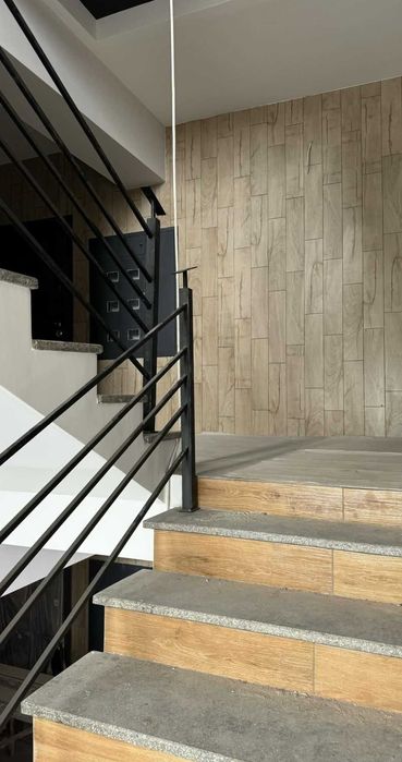 Продаж 1-кімнатної зданої квартири біля парку (сирець з наповненням)