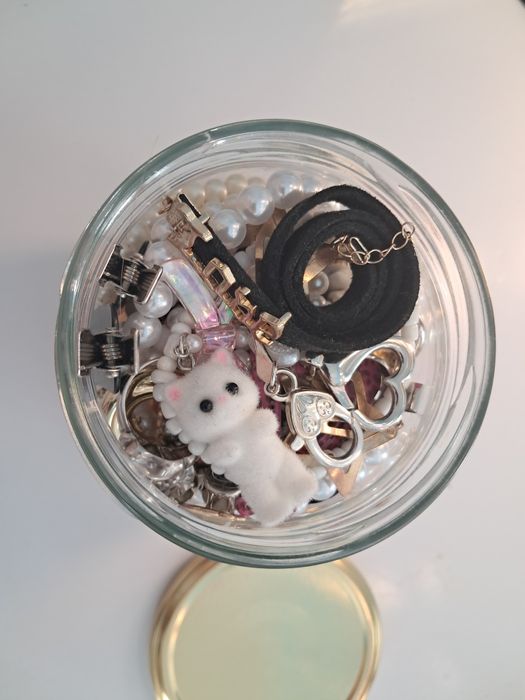 słoiczek z biżuterią