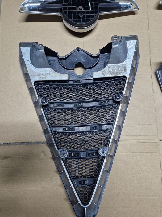 Alfa Romeo GT arill atrapa scudetto zderzaka maski OE