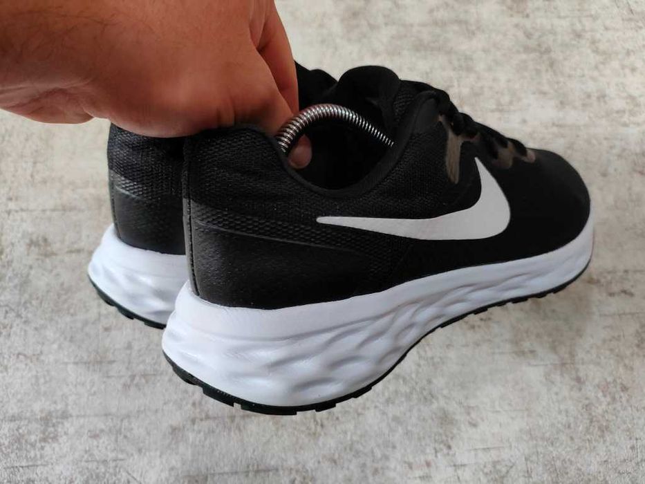 Кросівки Nike Revolution 6 р-42 оригінал кроссовки найк черные лёгкие