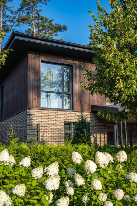 Якісний будинок 206 м2 в закритому котеджному містечку. 10 соток