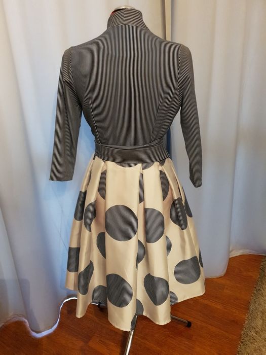 Przepiękna bardzo elegancka sukienka roz 38