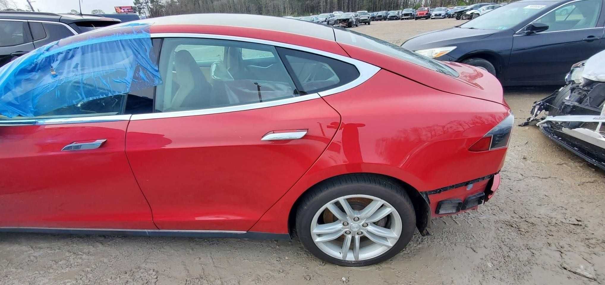 Розборка Тесла модел с Tesla Model S 2013 Разборка всі запчастини