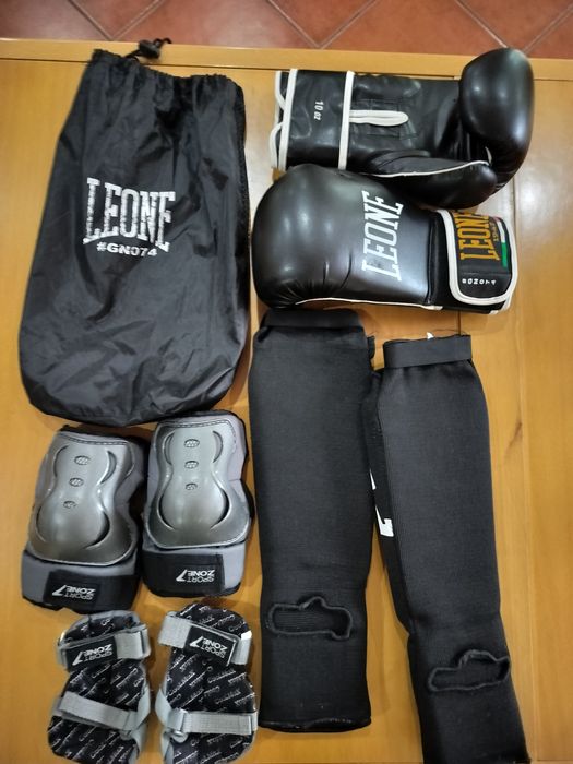 Equipamento de kickboxing de criança