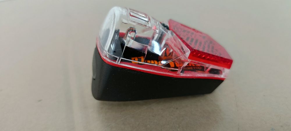 Nr1.Nowa. Tylna Lampka Rowerowa na baterie LED.