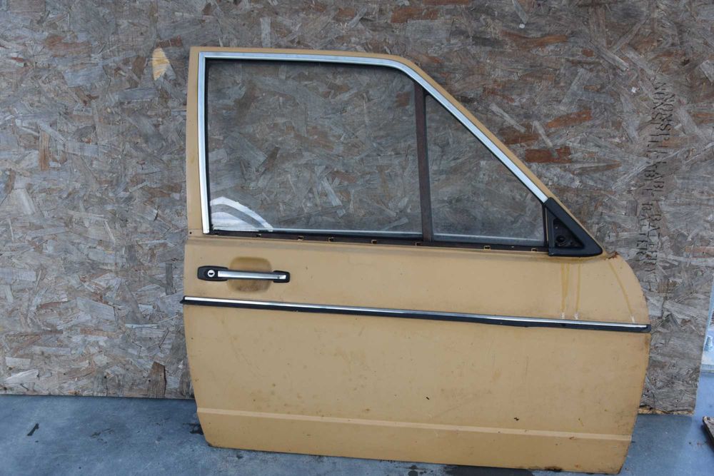 AUDI 100 C2 (1976–1982) drzwi prawy przód kompletne