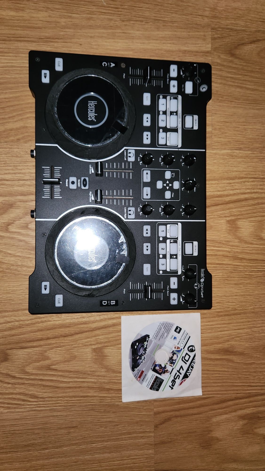 Hercules - dj 4 set - console + cd with Virtual DJ