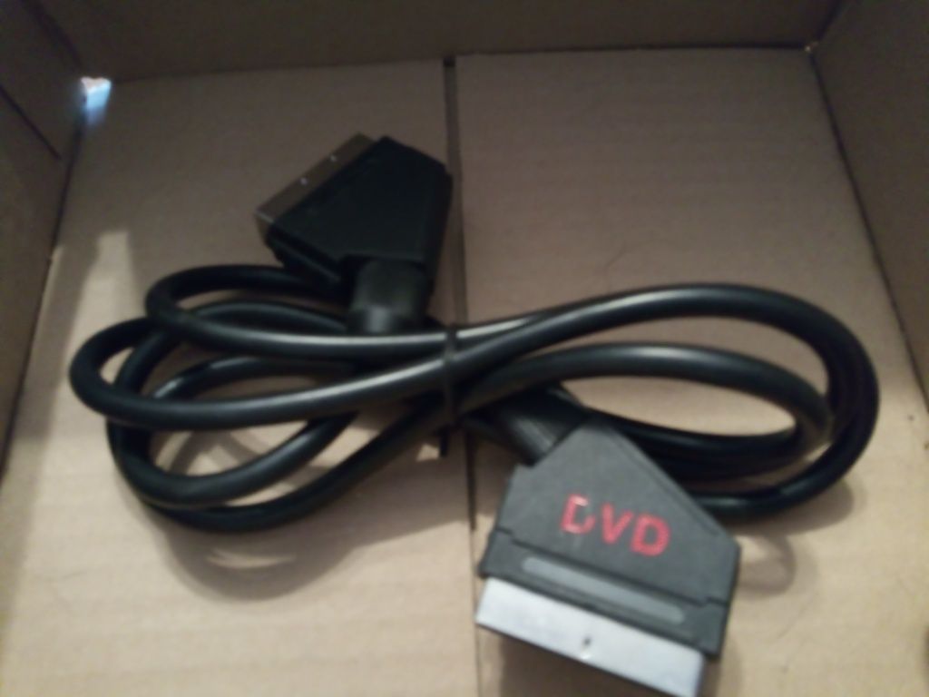 Zestaw 2 przewodów SCART – rozgałęźnik SAT/DVD + kabel SCART-SCART

Sp