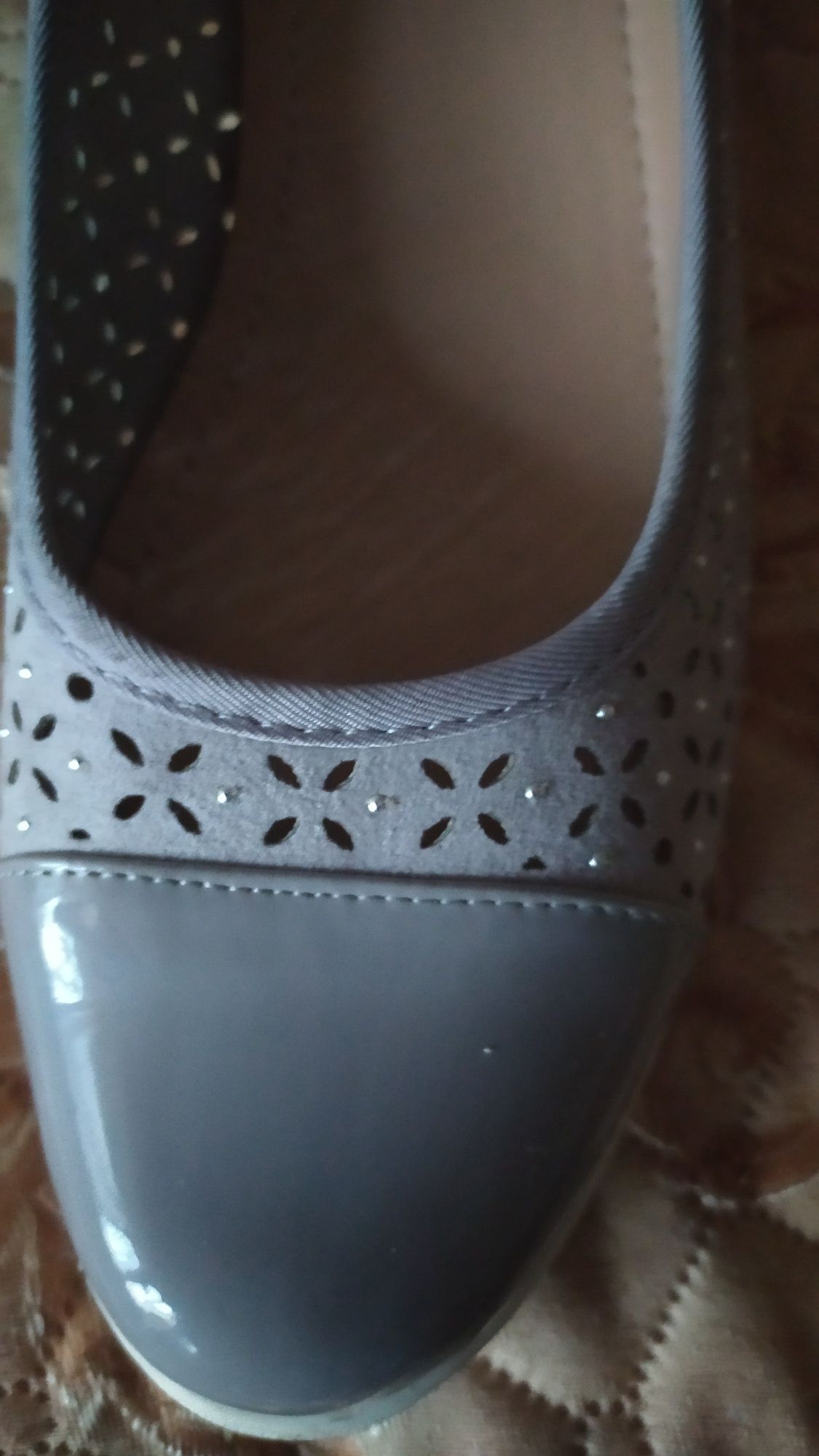 Серые  туфли  натуральные Clara Barson р.41 почти новые.