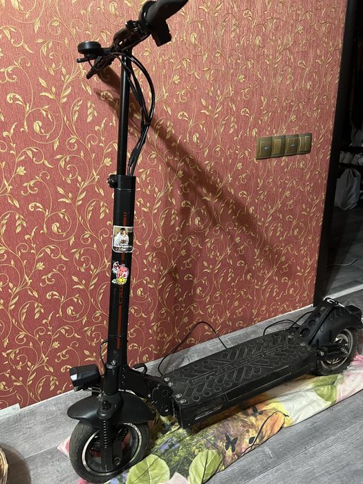 Продам електросамокат Crosser t4