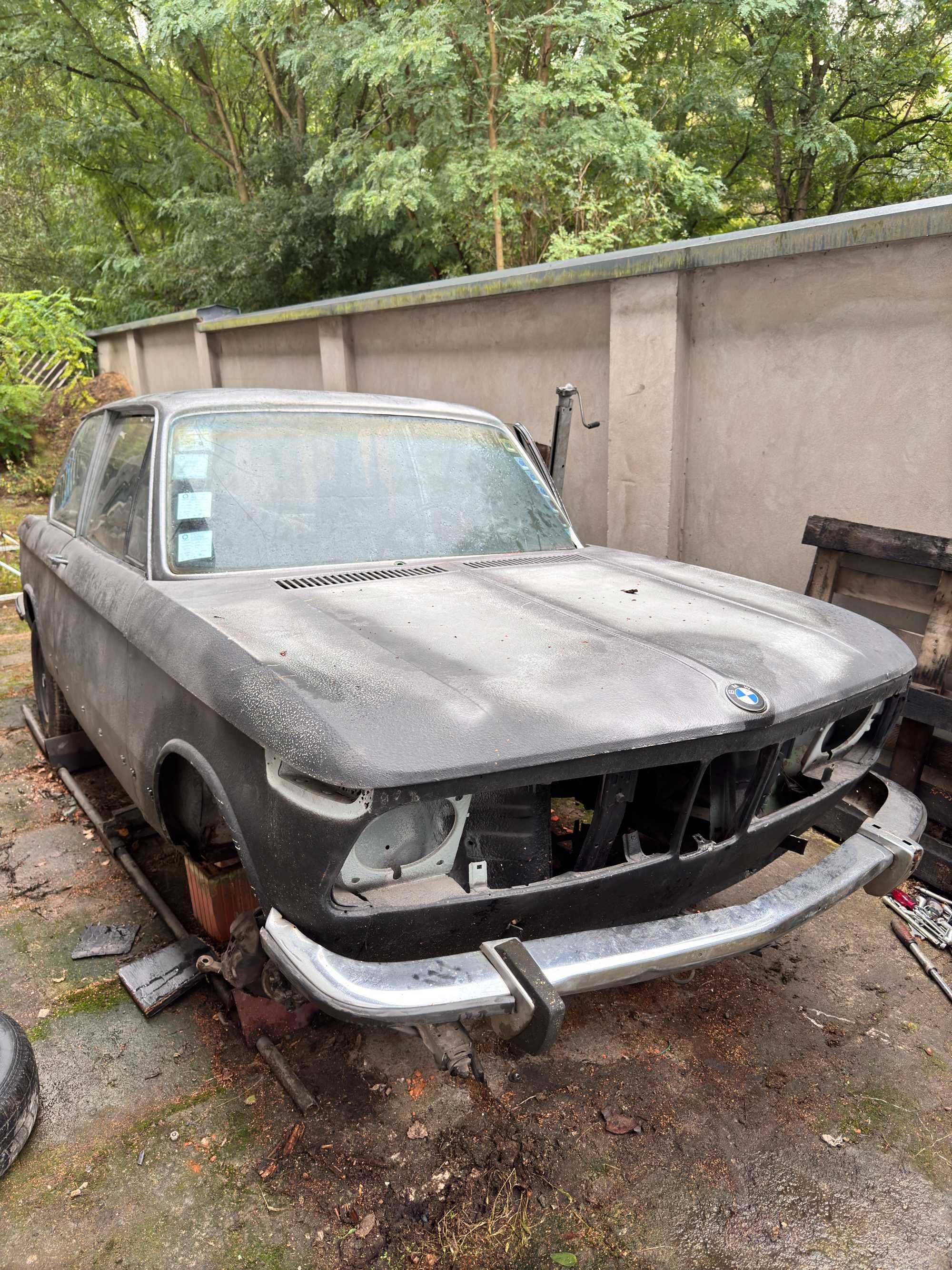 BMW 2002 E10 w całości na części karoseria