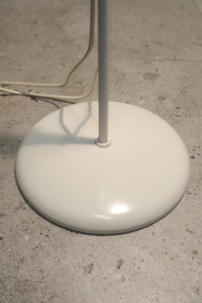 Biała duńska lampa podłogowa 1970 vintage retro stojąca
