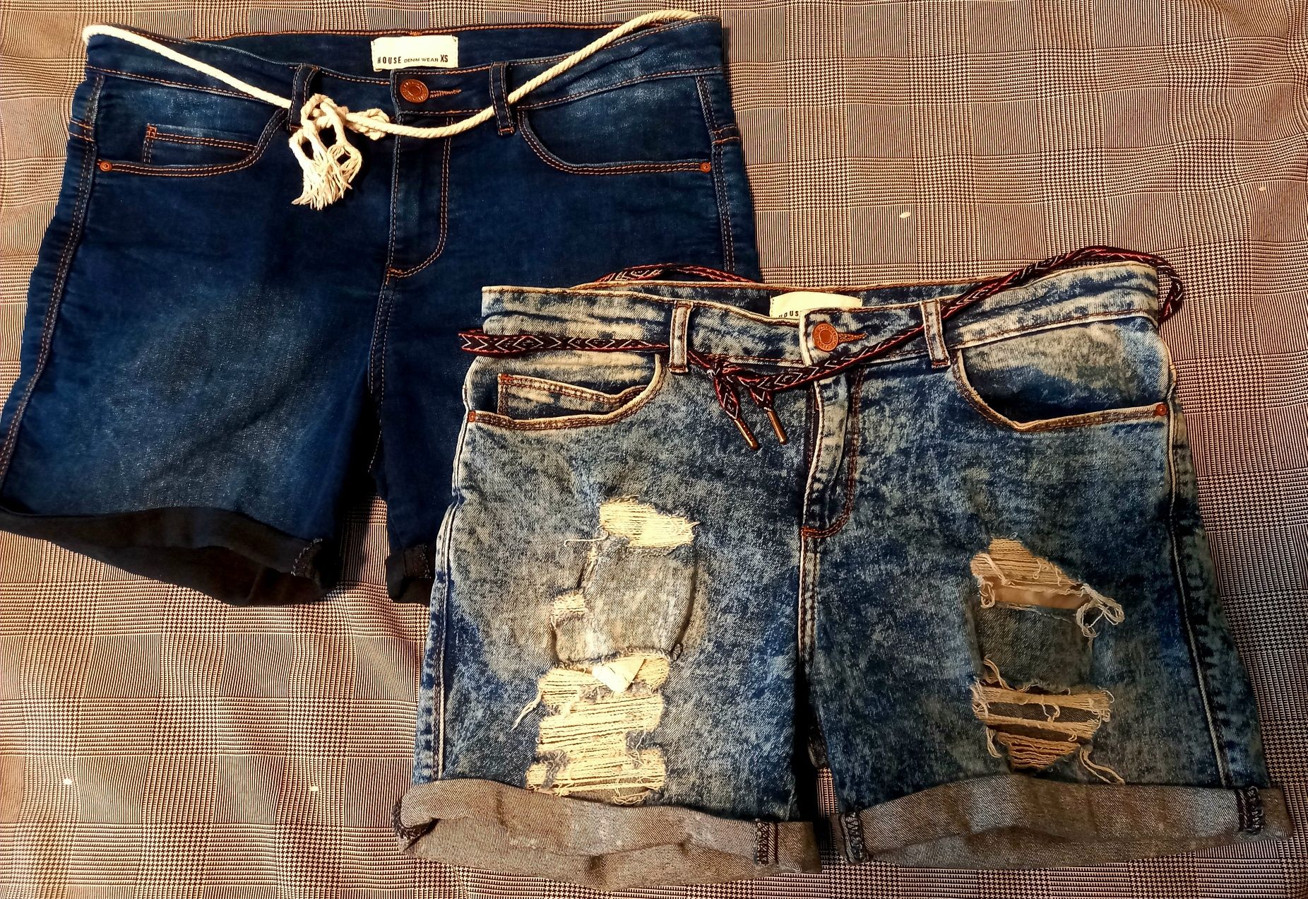 Продам две пары женских летних шортиков).Цена за одни 150грн.