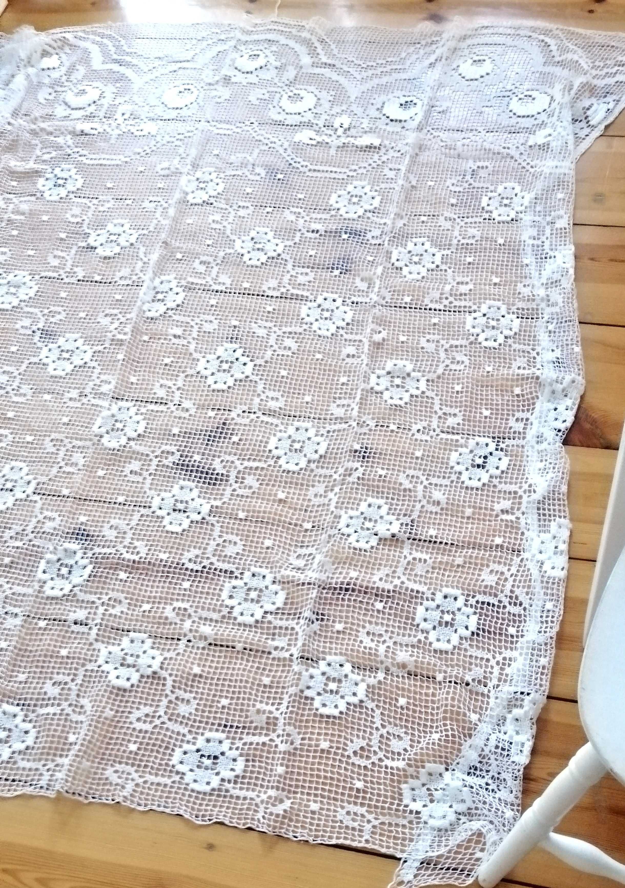 stare białe ażurkowe ręcznie robione firanki z prl tkana na siatce