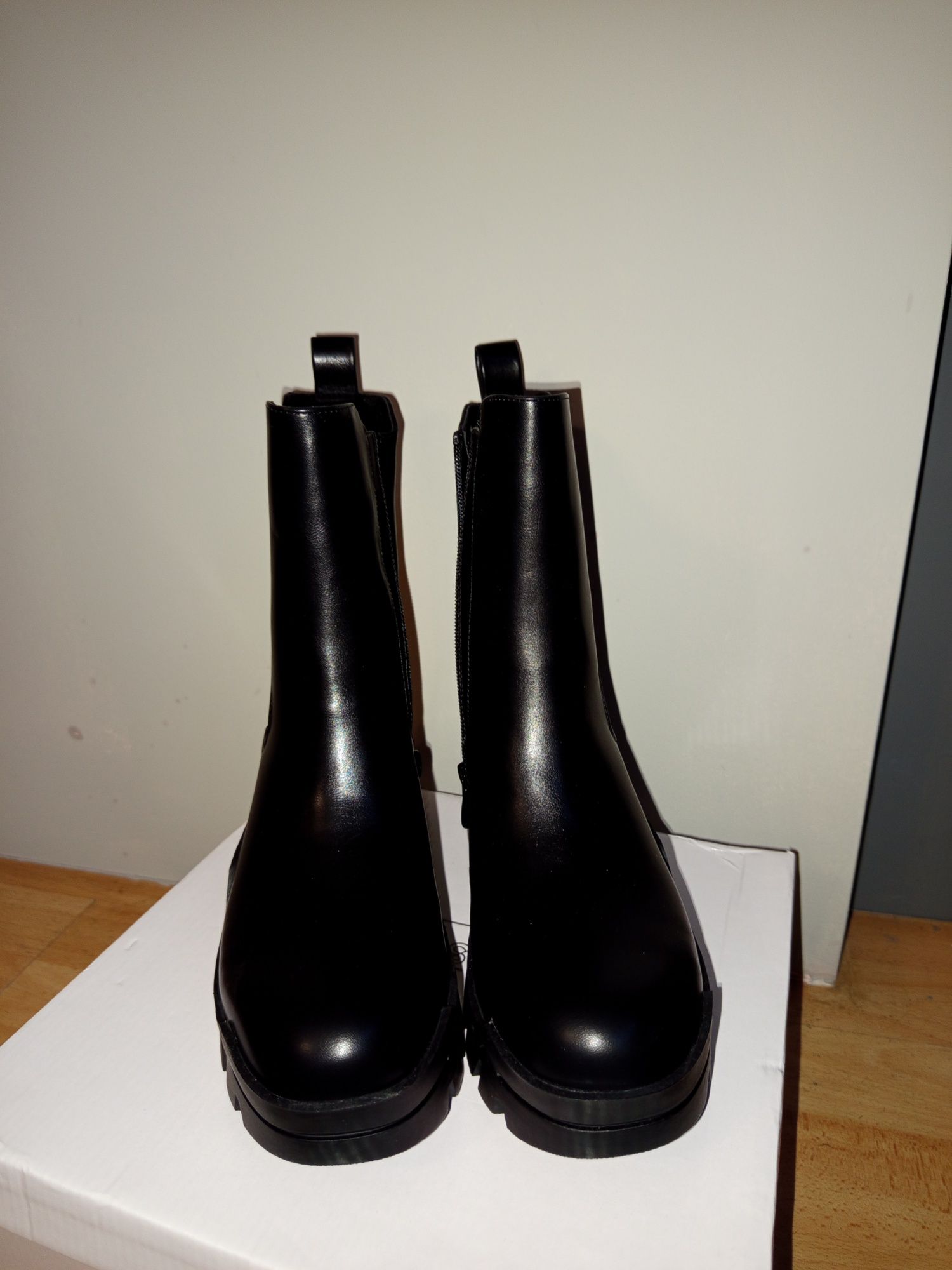Czarne buty botki