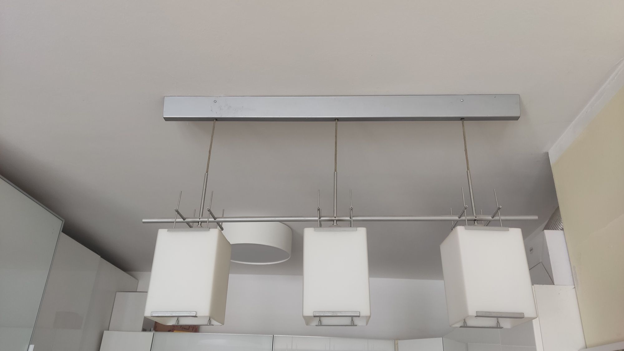 Nowoczesna lampa wisząca np. nad wyspę, barek, blat