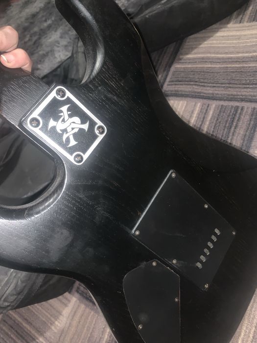 Продам електро гітару