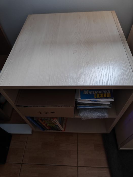 Szafka, regalik na nóżkach
