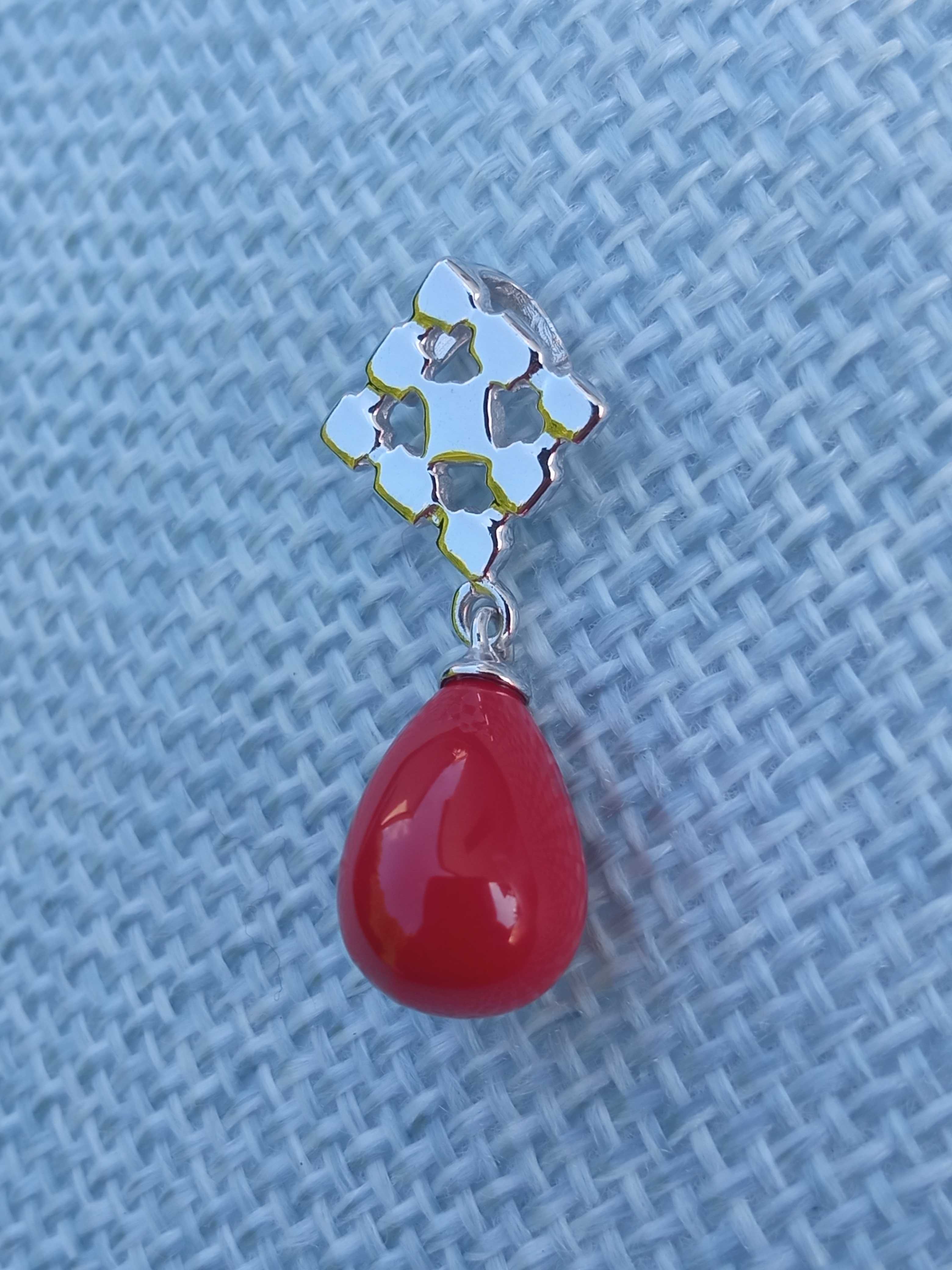 Srebrna zawieszka z koralem Sterling Silver 925 1,22 g Wisiorek