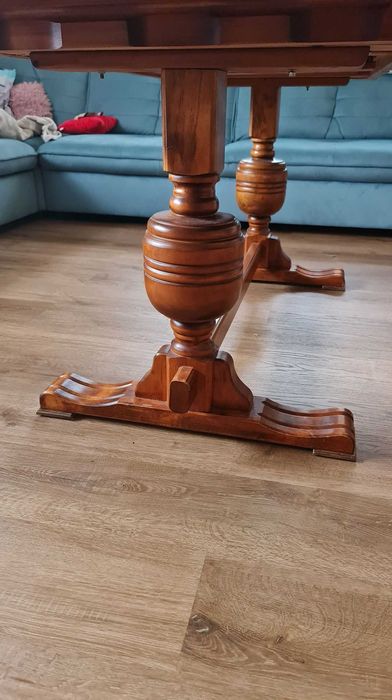 Rozkładany stół z 6 krzesłami