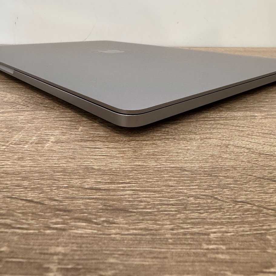 MacBook Pro 16" i9 / 16Gb DDR4 / SSD 1000Gb / Radeon 5500m (код:M0680)
