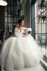 Весільна сукня з красивими рукавами