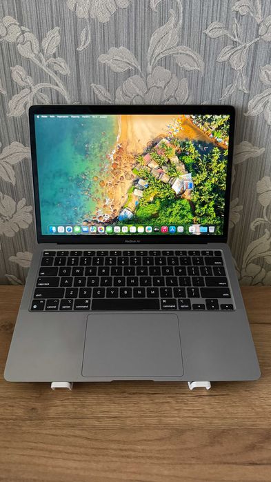  MacBook Air 13 2020 m1 8GB RAM 256GB SSD Space Gray