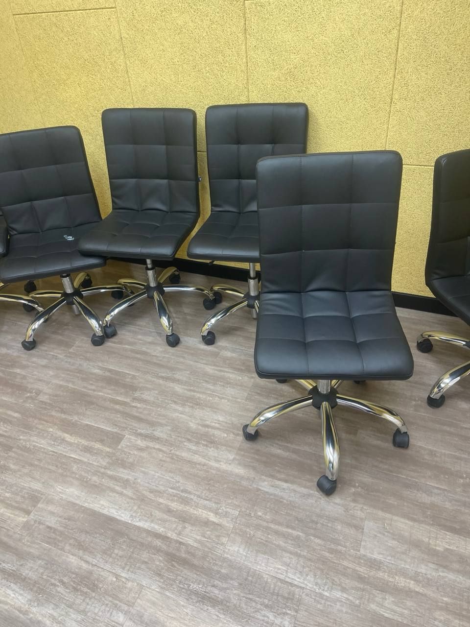 Розпродаж меблів, стільці для кафе,столи,стелажі,тумби, комоди,крісла