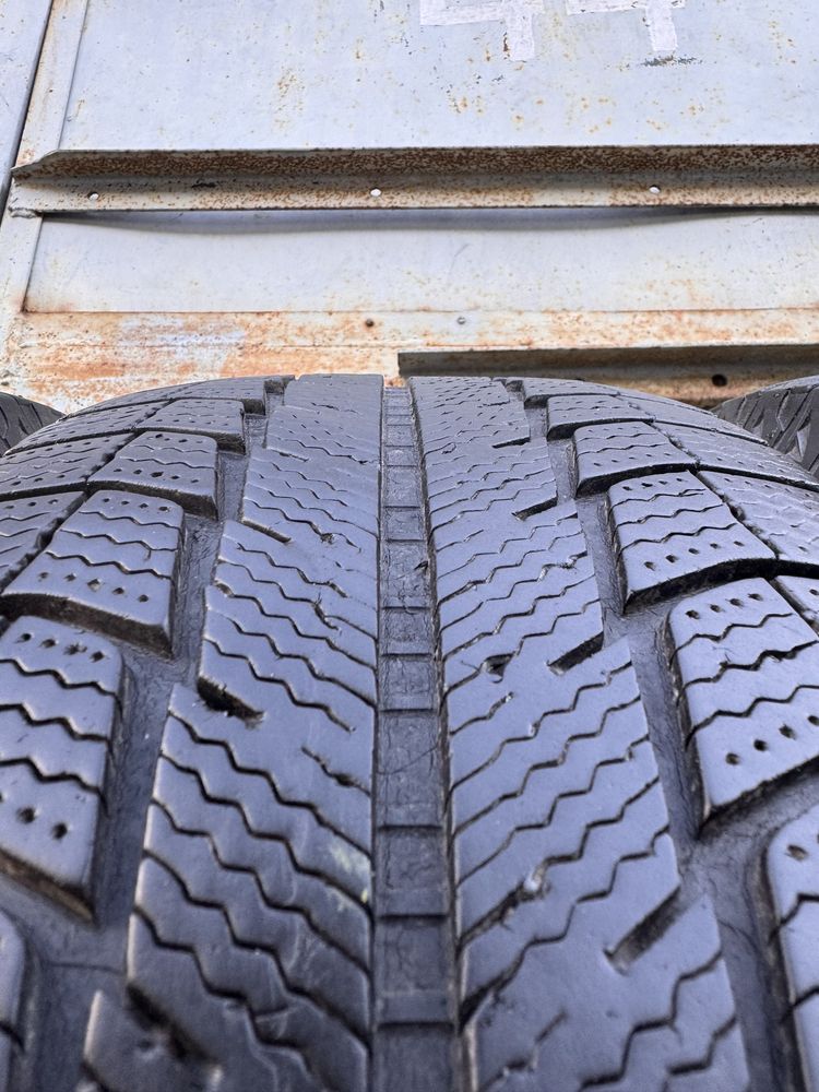 225/70 r16 Michelin Latitude X-ice XI2 зима (5+ мм.) комплект