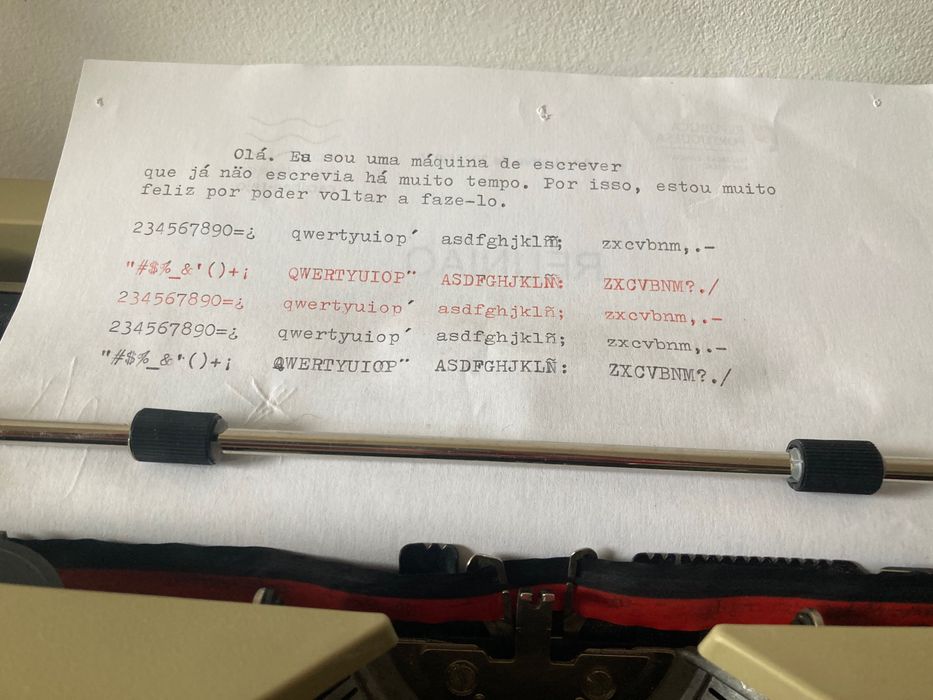 Máquina de escrever  **  Olivetti