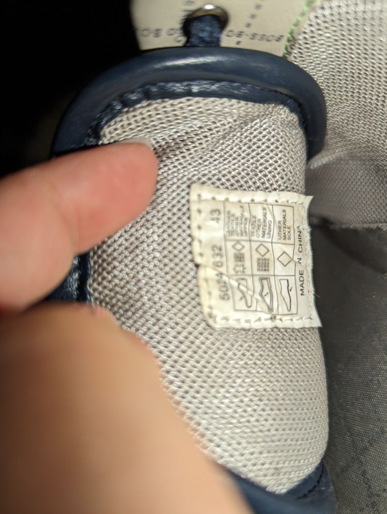 Hugo boss кросівки 43-44 р по устілці 28.5 см від краю до краю ширина